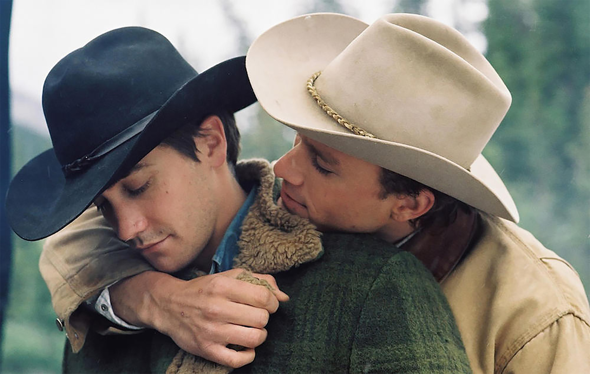BROKEBACK MOUNTAIN USA 2005 Ang Lee The two Cowboys Jack Twist (JAKE GYLLENHAAL) and Ennis Del Mar (HEATH LEDGER) in a romantic scene. Regie: Ang Lee. Image shot 2005. Exact date unknown.